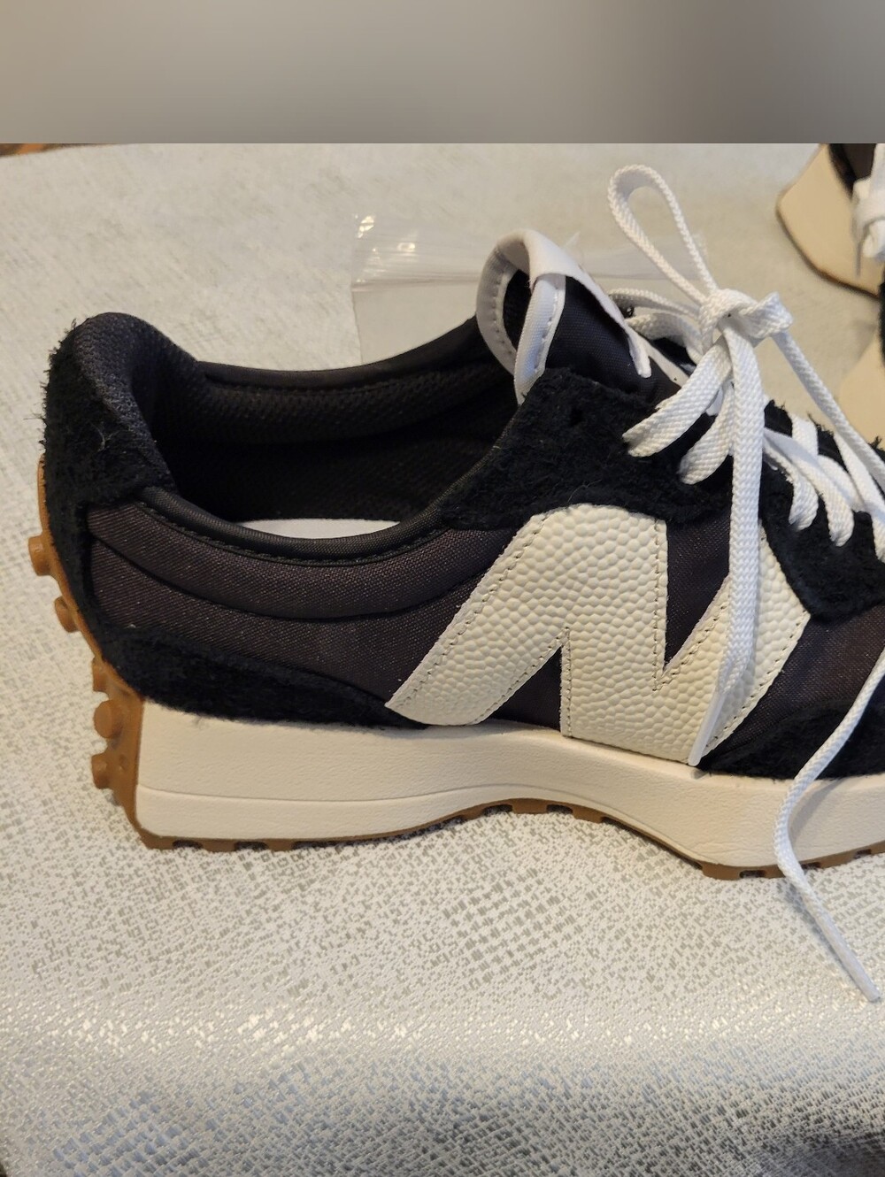 Classic Women's New Balance 327 Black and White Athletic Sneakers new